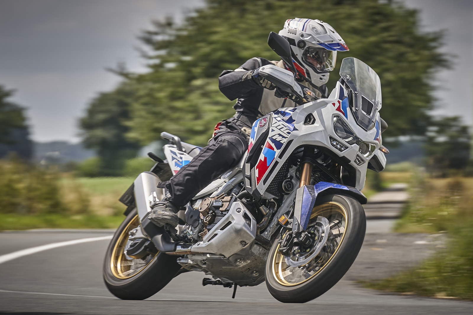 Honda Africa Twin CRF 1100 vs Moto Guzzi Stelvio